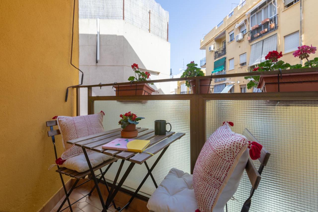 Luminoso Apartamento De Dos Habitaciones Con Terraza Y Parking En El Centro Málaga Exterior foto