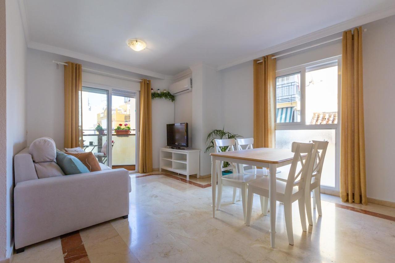 Luminoso Apartamento De Dos Habitaciones Con Terraza Y Parking En El Centro Málaga Exterior foto
