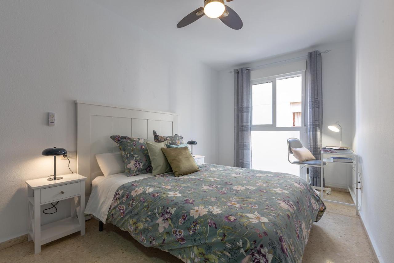 Luminoso Apartamento De Dos Habitaciones Con Terraza Y Parking En El Centro Málaga Exterior foto