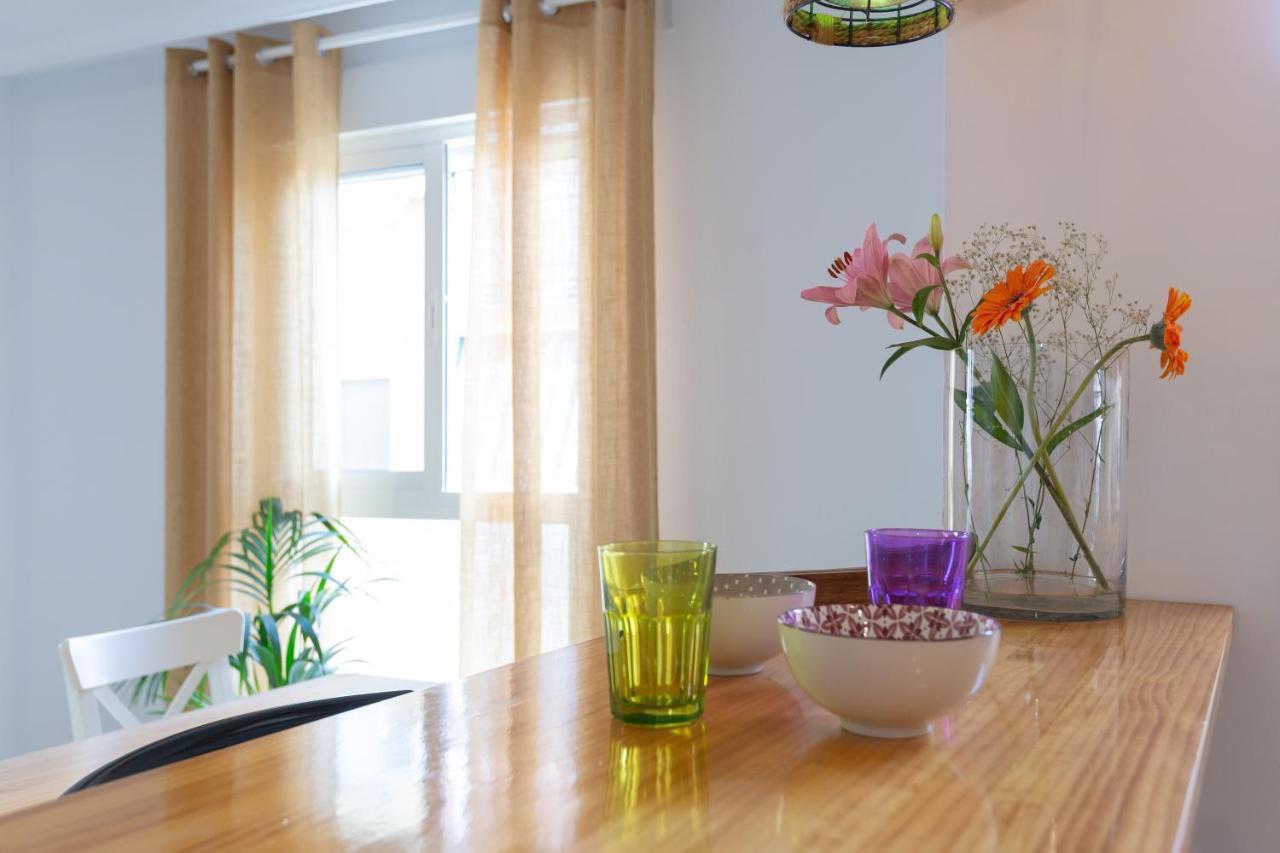 Luminoso Apartamento De Dos Habitaciones Con Terraza Y Parking En El Centro Málaga Exterior foto