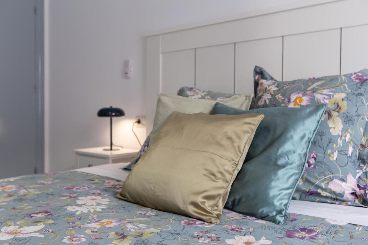 Luminoso Apartamento De Dos Habitaciones Con Terraza Y Parking En El Centro Málaga Exterior foto