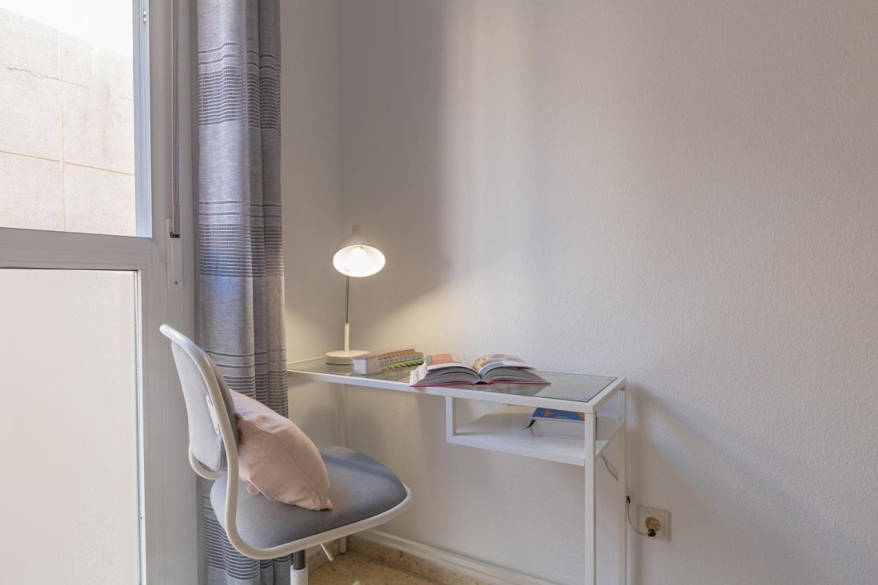 Luminoso Apartamento De Dos Habitaciones Con Terraza Y Parking En El Centro Málaga Exterior foto