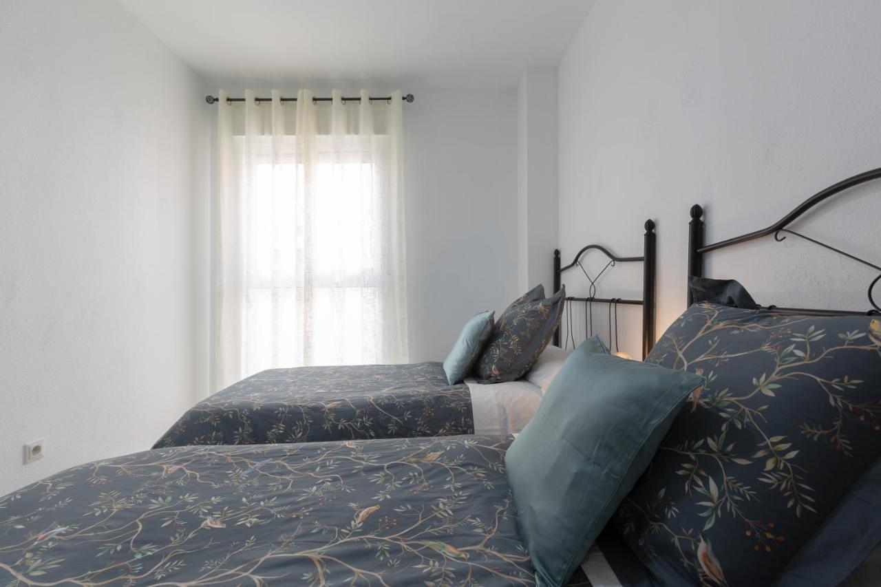 Luminoso Apartamento De Dos Habitaciones Con Terraza Y Parking En El Centro Málaga Exterior foto